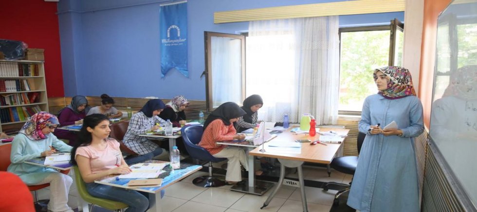 MİHMANDAR AKADEMİ İLE YİNE ZİRVEDELER