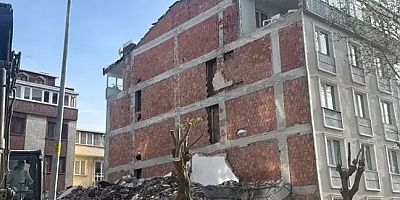 Avcılar'da 'pes' dedirten olay: Bina yıkıldı, iki oda açıkta kaldı