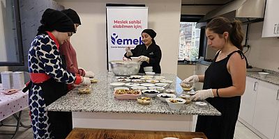 HÜNERLİ ELLERDEN AŞURE İKRAMI